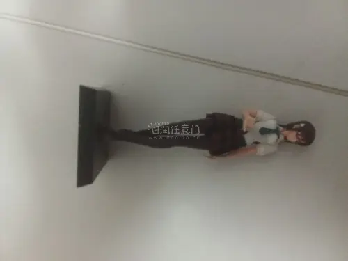 包裹的很用心，纸箱没有破损里面的上面都是用干净切完好的泡泡纸包裹住的手办没有破损收到后非常的开心都是日版正版的没有假的。