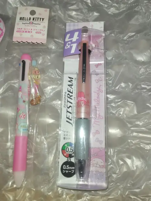 这真的是一个很好的购物平台，我在这里挖掘到了很多市面上很少见的一些文具，自动铅笔，三丽鸥模块笔，笔太好看啦，都舍不得写，希望下次继续回购！