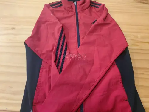 平台全中文界面，日文商品一键翻译，不用翻墙不用外币卡，支付宝直接付款，新手零门槛。多次回购，体验一直满分！如果你也喜欢古着，那一定要试试海淘，能购买到很多国内没有的古早产物，还能吃到超级大好价。#日淘任意门 #挖煤姬 #任意门和挖煤姬 #挖煤姬好物秀#古着