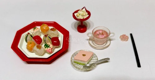 这套rement和食日和品相太棒啦！每一款都完整干净，配件齐全，做工精致，食物细节超逼真。卖家打包仔细，沟通顺畅，发货也快，非常满意，强烈推荐✨