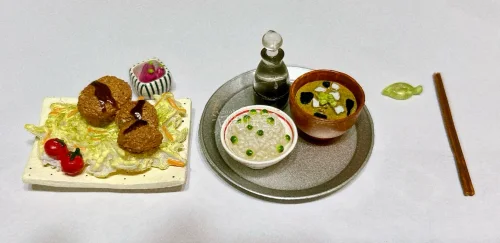 这套rement和食日和品相太棒啦！每一款都完整干净，配件齐全，做工精致，食物细节超逼真。卖家打包仔细，沟通顺畅，发货也快，非常满意，强烈推荐✨