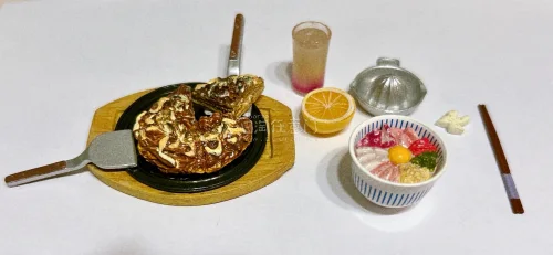 这套rement和食日和品相太棒啦！每一款都完整干净，配件齐全，做工精致，食物细节超逼真。卖家打包仔细，沟通顺畅，发货也快，非常满意，强烈推荐✨