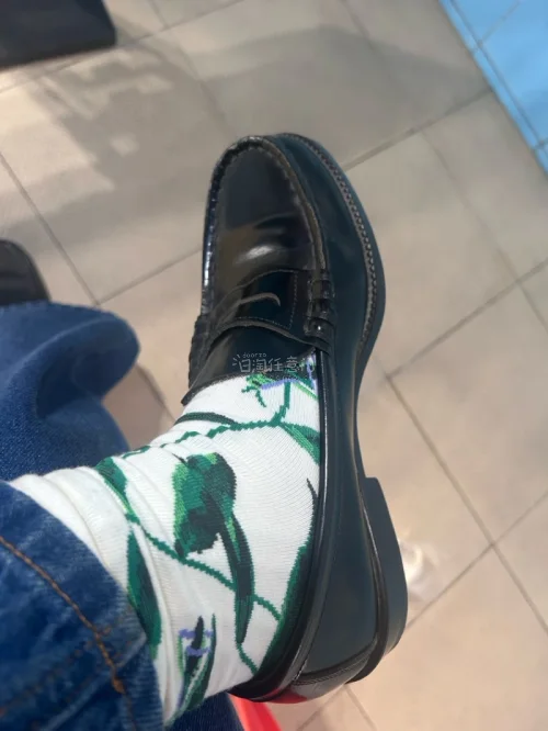 在挖煤姬淘的HARUTA乐福鞋到手啦！皮鞋版型很正，复古感十足，成色和卖家描述基本一致。平台操作简单、还有物流保障，仓库验货也让人放心，能在煤炉挖到心仪的小皮鞋太开心，日淘选挖煤姬很省心?