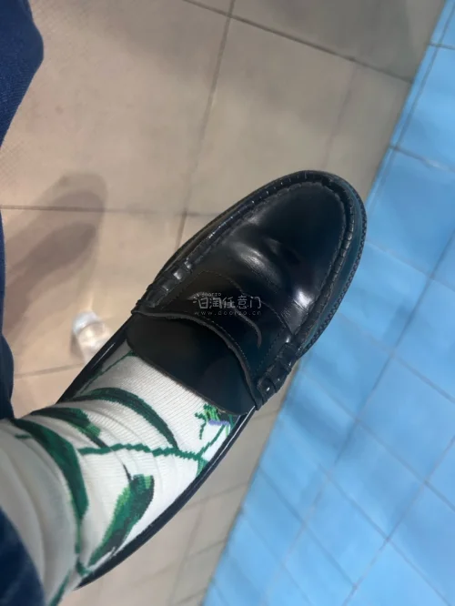 在挖煤姬淘的HARUTA乐福鞋到手啦！皮鞋版型很正，复古感十足，成色和卖家描述基本一致。平台操作简单、还有物流保障，仓库验货也让人放心，能在煤炉挖到心仪的小皮鞋太开心，日淘选挖煤姬很省心?