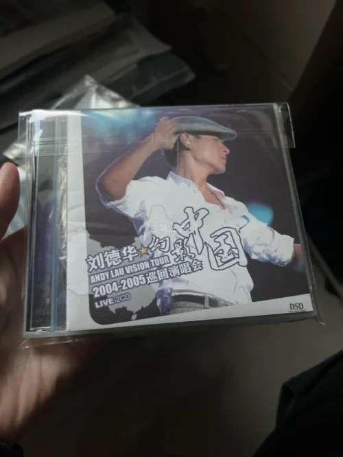 这次在挖煤姬淘到刘德华多张CD、专辑还有94演唱会双盘VHS录像带，都是怀旧好货！碟片盘面干净，VHS外壳完好，包装稳妥，到货没有磕碰。老藏品保存状态超出预期，经典收藏如愿入手，海淘体验很棒，非常满意！