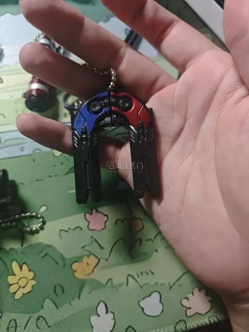 在雅虎日拍上看见了好价的迷你扭蛋大套，到手发现是全新内袋未拆封的，蛋纸也齐全。这些小扭蛋成型色非常舒服，还有很多的透明件和涂装（以前的万代啊）。任意门的物流也很不错，非常好！