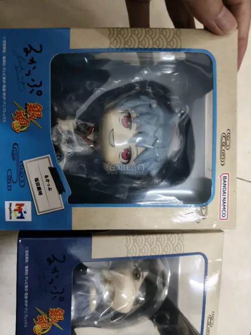 如果你也喜欢银时和假发，可以看看我这次切到什么好东西。
在挖煤姬刷到好价的银时娃娃马上就下手啦，入手了掌心努努还有一只小熊努，挖煤姬送的优惠券也用上了，合单之后还省了运费。我走的竹蜻蜓专线，时效很不错，清关也就几天。没有额外选加固，原装泡沫包装就很靠谱，箱子空间很足...