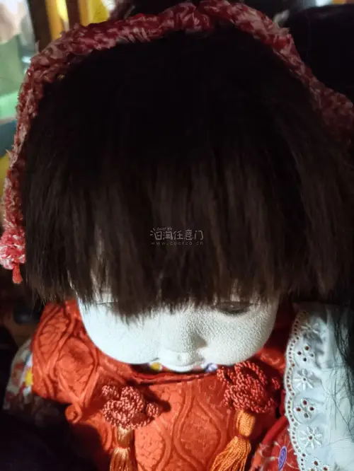 心心念念的中古娃娃终于收到啦！在挖煤姬一眼看中这只，实物的质感超出预期，妆容细腻，服饰做工精致，满满的复古氛围感，品相保存得很不错。
 
平台中文界面上手简单，浏览选购很方便。仓库打包特别用心，层层气泡膜包裹，很好保护人偶，长途运输没有磕碰。有疑问咨询客服，回复及时...