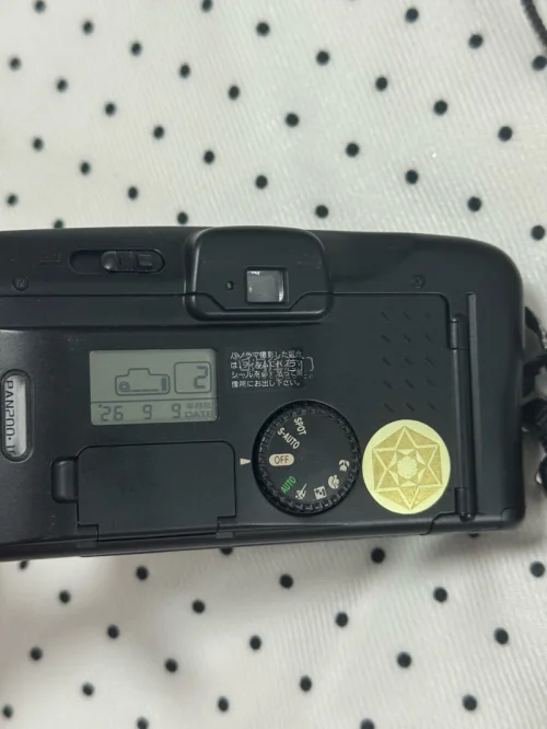 如果你也喜欢胶片摄影或者佳能这个品牌，佳能autoboys会是不错的选择，它对焦稳定好操作，特别适合想拍胶片的新手，是傻瓜机中的不错之选。
我这台autoboys是拍卖购入的，拍卖的形式更容易好价捡漏到喜欢的产品，收到实物镜头没有霉丝还特别特别新，已经美美拍了一卷洗...