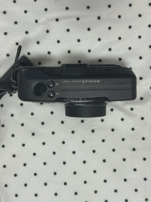 如果你也喜欢胶片摄影或者佳能这个品牌，佳能autoboys会是不错的选择，它对焦稳定好操作，特别适合想拍胶片的新手，是傻瓜机中的不错之选。
我这台autoboys是拍卖购入的，拍卖的形式更容易好价捡漏到喜欢的产品，收到实物镜头没有霉丝还特别特别新，已经美美拍了一卷洗...
