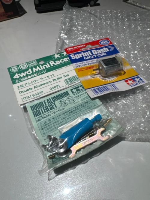 好久没有淘东西了，这次又淘了两件田宫绝版的东西！一颗历史久远的马达和一个与众不同的导轮。要知道这两件东西在国内的价格可高了，这次能淘到也不容易啊！以后得多留意留意了，不要错过啦！
