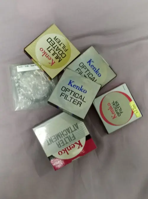 第一次入手肯高的相机滤镜套装，卖家说是长辈之前摄影爱好留下来的中古物件。虽然我对各类滤镜的具体玩法还在慢慢摸索，收到货之后检查下来，整套物品和商品描述一致，能看出是收藏使用过的老物件。这次购物体验很不错，平台海淘整个流程顺畅，收到包裹完好无损，后续慢慢尝试不同滤镜拍...