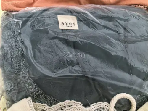 这次在挖煤姬下单的中古服饰，收到拆开很惊喜，实物品相和卖家展示图基本一致，没有明显破损污渍。打包做得很用心，有缓冲材料防护，海运路途遥远也保护得很好。物流节点更新清晰，查件方便，从下单、代拍到转运的流程都很顺畅，平台操作简单。是一次很舒服的海淘体验，以后还会继续在挖...