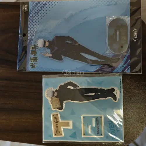 第一次使用挖煤姬下单，操作简单流畅，支持免费仓储合单，凑套装十分方便。客服响应及时，包裹加固到位，谷子漂洋过海完好到手，日淘首选平台。五条悟非常之帅啊！！能切到五条悟的谷子，真的太好啦！