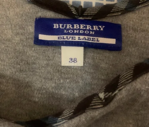 其实是挖煤姬刚开始做起来时切的衣服，久违地重回挖煤姬，发现app越做越好！
     这个订单是在挖煤姬成功切到一套超喜欢的Burberry Blue Label古着！是系带格纹边灰色吊带背心，搭配拼牛仔口袋A字短裙，经典日系古早少女感。平台操作简单，打包扎实，收到...