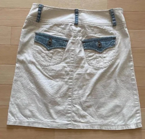 其实是挖煤姬刚开始做起来时切的衣服，久违地重回挖煤姬，发现app越做越好！
     这个订单是在挖煤姬成功切到一套超喜欢的Burberry Blue Label古着！是系带格纹边灰色吊带背心，搭配拼牛仔口袋A字短裙，经典日系古早少女感。平台操作简单，打包扎实，收到...