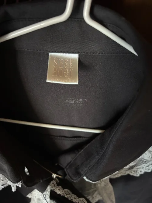 这次在挖煤姬上切了一条sc23蕾丝袖和grl的上衣 没想到air package的速度这么快 版型特别好 水洗标也是全的