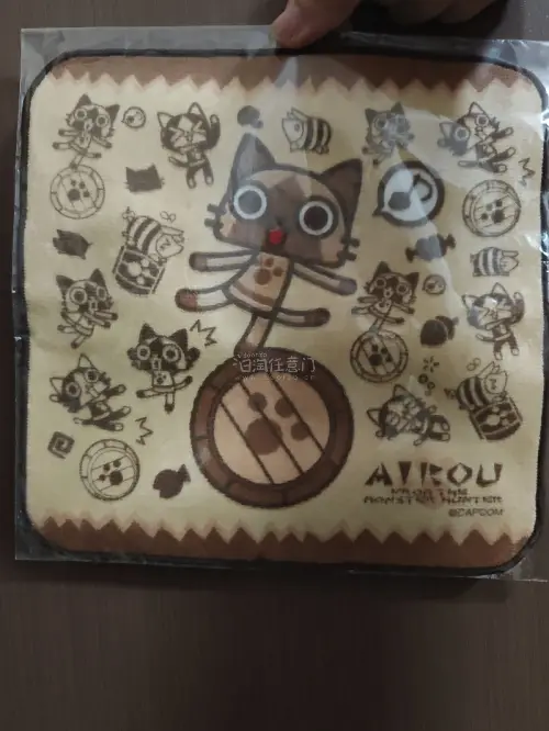 这次海淘入的怪物猎人周边太可爱啦！有印满猫咪图案的棕蓝双色小方巾、猫脸造型的便携化妆镜，还有艾露猫主题的猫爪边框留言板，这些国内买不到的东西都可以在挖煤姬海淘买到。平台海淘很方便，下单等发货到库然后选择合适的快递转运就好了，商品包装完好，平台物流快，客服耐心，海淘党...
