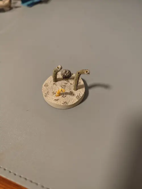 这次分享的是原色鸟羽水族馆的花园鳗，模拟的是海底沙底里探出脑袋的花园鳗，动作栩栩如生。任意门的打包依旧给力，物流速度稳定，推荐大家使用！