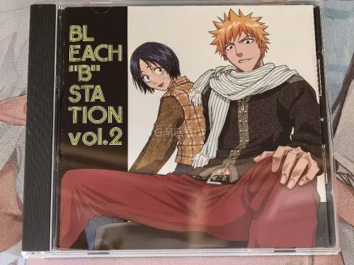 终于收到这次在挖煤姬淘到的BLEACH死神CD啦！包含了B“STATION广播碟vol.1、vol.2还有Endroll专辑，品相都很好，盘面和封面保存得很干净，包装严实没有磕碰。物流和打包都很靠谱，收谷体验超棒！能收到喜欢的死神老CD真的很满足，画风和碟片内容都很...