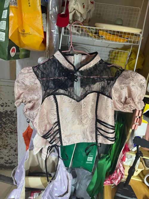 在挖煤姬上买了几件衣服都很便宜物美价廉 而且代切速度特别快物流也还行一两周左右的时间就拿到了 拿到后包裹也很完整非常推荐新手入坑呀