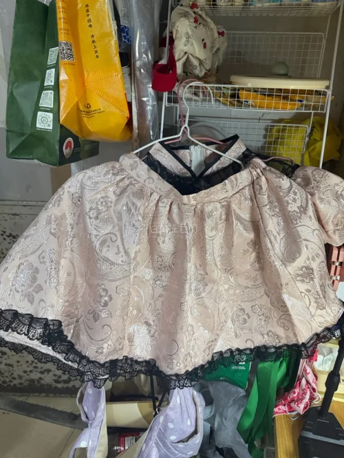 在挖煤姬上买了几件衣服都很便宜物美价廉 而且代切速度特别快物流也还行一两周左右的时间就拿到了 拿到后包裹也很完整非常推荐新手入坑呀