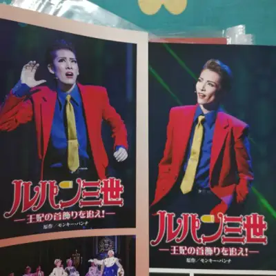 啊啊啊啊收到的场刊里夹着一张票根，非常有纪念意义！第一次体验海运，有点慢但是很实惠，到手包装也非常完整，感谢挖煤姬，俺会继续使用的！