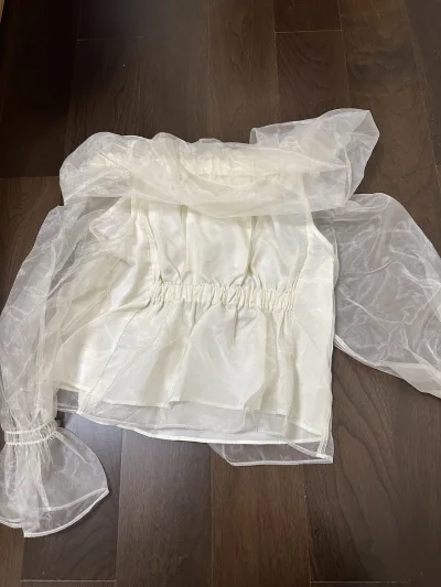 不错，第一次在樱花上购物，还算方便，价格也能接受，手续也不算复杂。物流的速度也非常给力，不到3周就到了，衣服很漂亮，都是喜欢的款式，很喜欢，下次还会购买的。