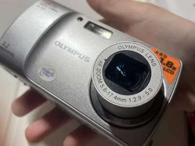 又到了一单，三单基本连着，这单最早发货但最晚到哈哈哈，这船比较慢，大概一个月，无税通行。
奥林巴斯epl1无镜头，成色像新的一样，我后期配了一个手动大光圈镜头，嘎嘎香！
松下tz5，屏幕有一点小瑕疵，但是10倍小长焦可以拍月亮，比较新的机型像素也可以
富士f200e...