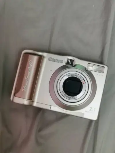 买了俩ccd，都是佳能的，实物比卖家照片里看着新，功能都是ok的，拍照巨好看，客服服务态度好，处理速度也挺快.前天晚上备注的开通ep小航空,第二天早上就开通好了,这次也是要申报,不过相比上次要交税方便多了,总体体验不错