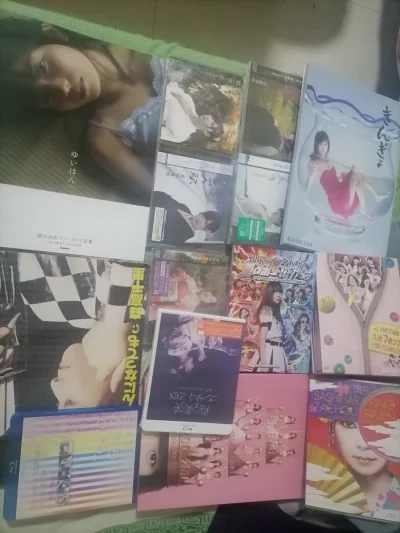 购物体验：总体上还行，有得有失，总的来说得远大于失，买到了松井小队长的稀有一刷写真书，这下松井小队长的写真集算集齐了，卖家说要卖给松井小队长的粉丝，我就是松井小队长的粉丝。所以，舍我其谁当仁不让。横山的写真也快收集完成了，还淘到了岩佐美咲的少有特殊盘，还有老咪巅峰时...