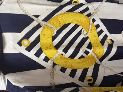 非常棒的一次购物体验！这个Celine的花纹太帅了！就是尺寸有点小，扣不上第一个扣子?
balenciaga的毛衣也是美的不行，尤其是中间刺绣的蝴蝶?，陪我度过这个冬天?  