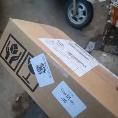 一开始以为物流只少要等一个月，实际上只用了16天就到了，邮费也很便宜，也没有被海关税，发过来用的箱子也很硬，泡沫袋也是厚厚的，很开心这次的切煤