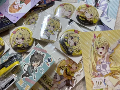 每次收到切的谷都很开心
特别喜欢拆信封的感觉，就像拆盲袋一样，虽然肯定知道自己买了什么，但隔了寄过来的这段时间其实记忆也稍微变模糊了点，拆信封时会猜一猜里面是什么，很奇妙的感觉
（神乐真的太可爱了）