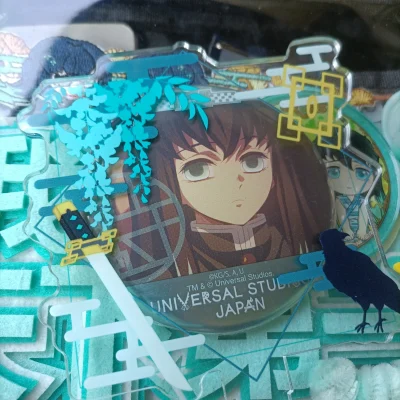 切了一些吧唧 这单从报备到邮寄真的很快 没到月中就到了！挖煤姬的邮件上还写了加急（好贴心～）柱合这个柄真的好好看...喜欢！剩下就是些小有的个人池 小无的还在路上哈哈哈 总之很满意！