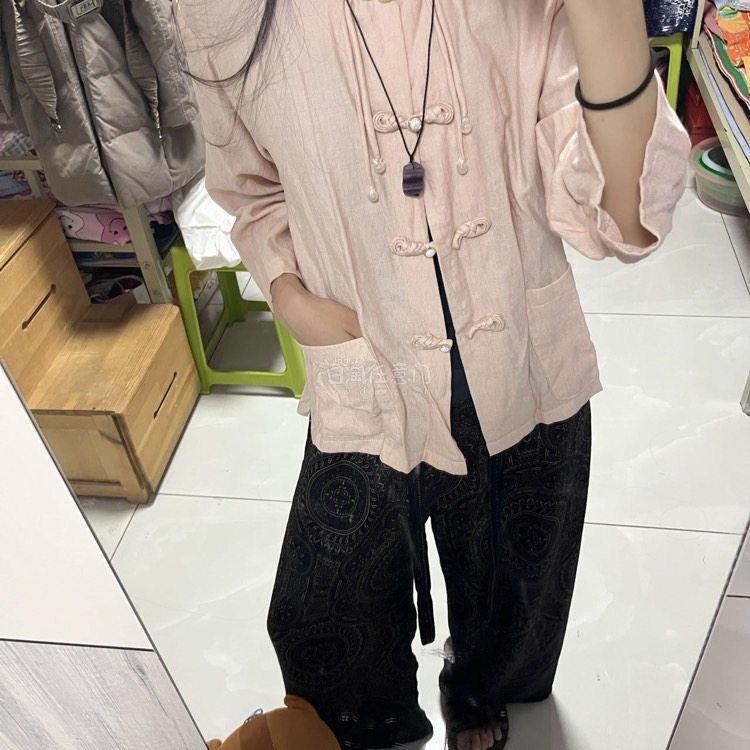 第一次在挖煤姬上切煤，朋友推荐我海淘的软件，还挺不错，衣服都挺新的就是运费有些贵，但是可以拼团，虽然时间长点，但是总体来说还是很不错的，期待第二次可以淘到更多好物呀！