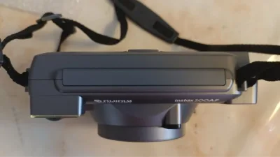 通过挖煤姬APP海淘这款Fujifilm instax 500AF拍立得，从选品到收货都很顺畅。卖家JACK CAMERA的商品描述很细致，相机成色和图片一致，复古外观很有质感，细节处的标识和设计都很有年代感。挖煤姬的物流追踪清晰，客服也很靠谱，解答海淘疑问很及时。...