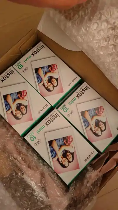 最近拍立得相纸快用完了，想着再淘一些，看来看去还是挖煤姬既划算又靠谱，现在物流还有新的EPL渠道，价格非常友好，速度比想象中要早很多到达，包装也都超严实，感觉和国内其他平台差不多，使用便利，已经在看其他的好物了，准备再淘淘～