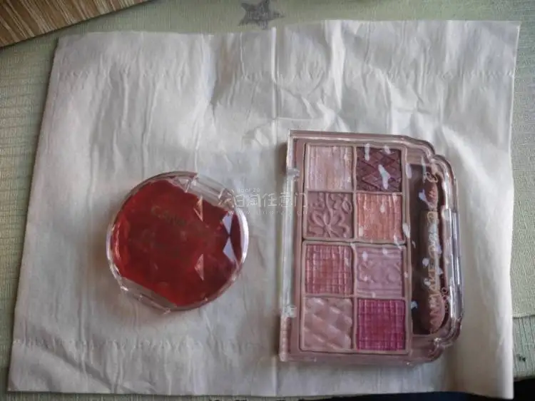 成功拿下几乎全新的canmake眼影和超火色号的腮红！期待用成铁皮！
最近迷上了中古包，通过任意门的搜索、翻译和查找同款、筛选价格等功能成功找到我想要的款式，卖家描述准确，到手后发现特别新！超级好看，特别喜欢！