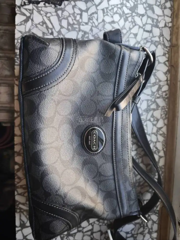 成功拿下几乎全新的canmake眼影和超火色号的腮红！期待用成铁皮！
最近迷上了中古包，通过任意门的搜索、翻译和查找同款、筛选价格等功能成功找到我想要的款式，卖家描述准确，到手后发现特别新！超级好看，特别喜欢！