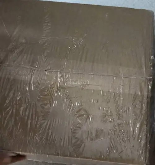 正如标题，本来第一次切煤还是很忐忑的，看了好多分享贴做足了功课才正式下单，但是因为没有处理经验所以一直战战兢兢的。。不过好在总体还算顺利。
很遗憾的是没有赶上好时候，竹蜻蜓不可以运输接近未使用的货品了，所以最终选择了ems发货。属实有点大出血，毕竟鞋子重量在那里运费...